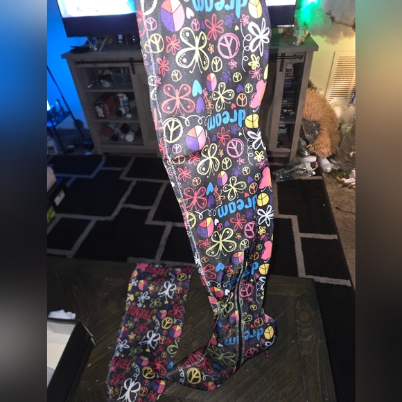Colorful Graphic Knee-High Boots - Picture 3 of 7